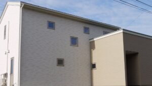 豆柴と暮らすモノトーンの家