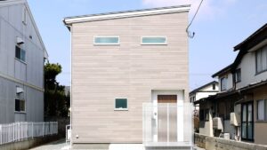 ミントグリーンの映える家