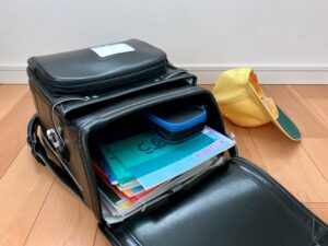 小さな家でもスッキリ！子どもの勉強道具はワゴンラックで管理